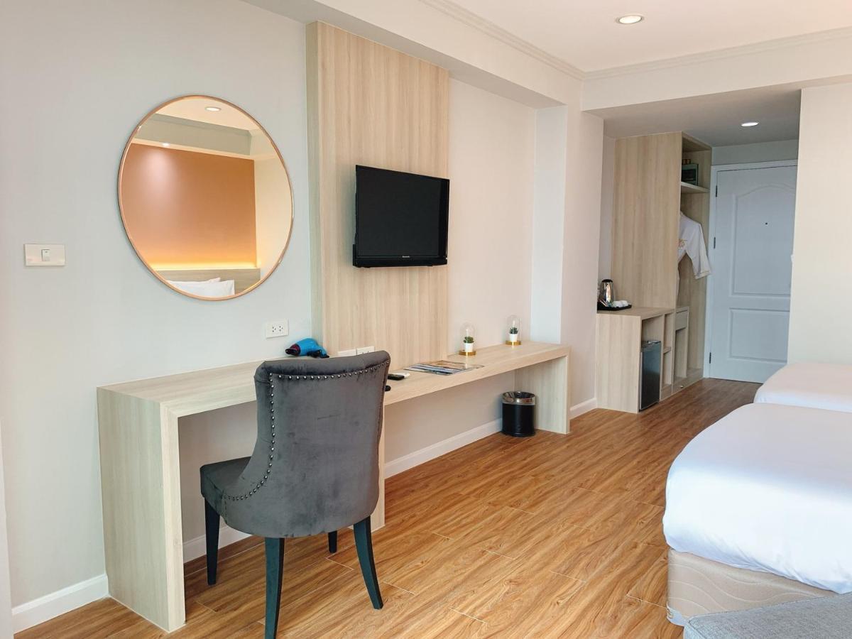 Miloft Sathorn Hotel - Sha Plus Certified Бангкок Екстер'єр фото Deluxe Room
