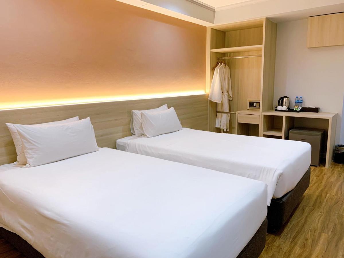 Miloft Sathorn Hotel - Sha Plus Certified Бангкок Екстер'єр фото Deluxe Twin Room