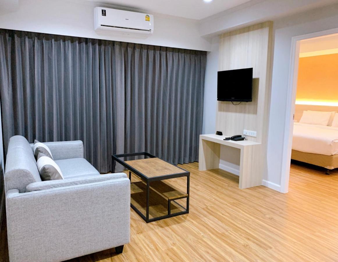 Miloft Sathorn Hotel - Sha Plus Certified Бангкок Екстер'єр фото Living room