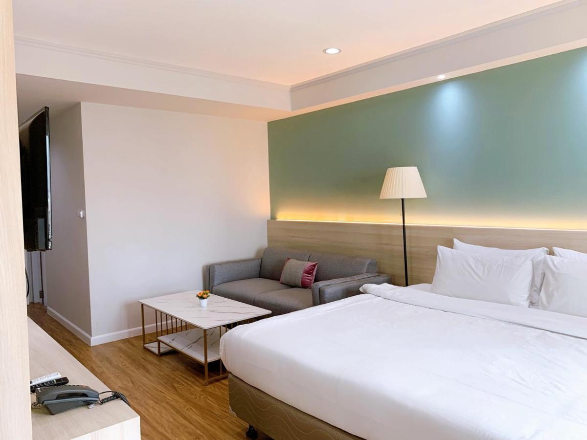 Miloft Sathorn Hotel - Sha Plus Certified Бангкок Екстер'єр фото Deluxe Room