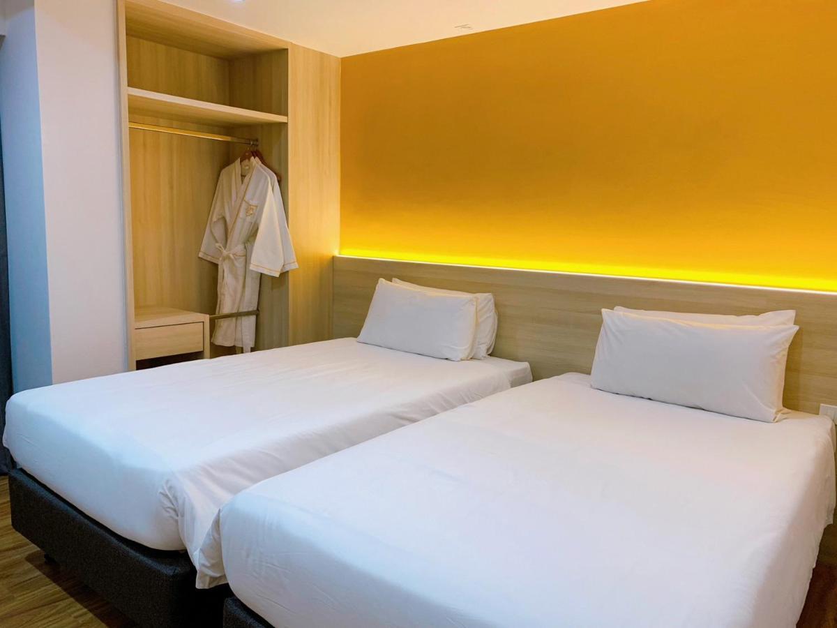 Miloft Sathorn Hotel - Sha Plus Certified Бангкок Екстер'єр фото Deluxe Twin Room